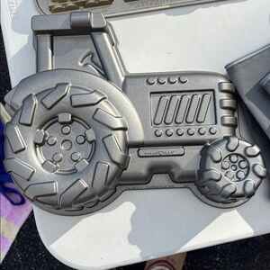 Nordic Ware Silver Tractor Cake Pan 9 Cups 2.1 Liter